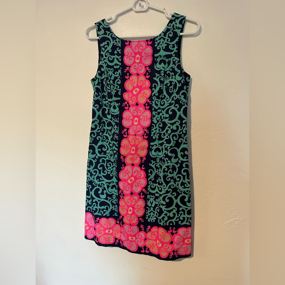 Lilly Pulitzer dress fun print with zipper detail size small